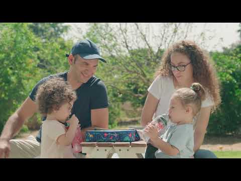 בקבוק לשתייה עם קשית סיליקון מתקפלת