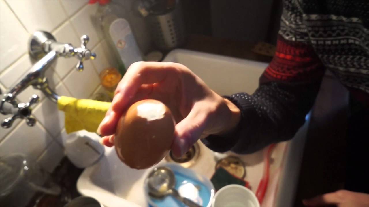 How to blow an egg out of its shell - YouTube