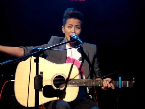 2012.12.06 西門河岸留言 何韻詩-Strawberry Swing(原唱:Coldplay)