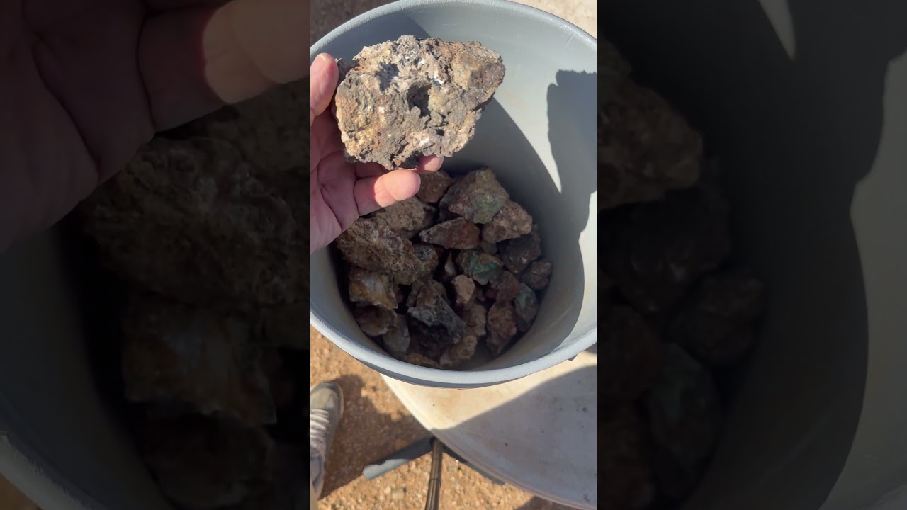 Crushing Rocks Gold Mine #shorts