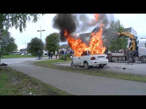 Video: Pappa Angivelig Myrdet Datter, 3, Ved å Lenke Henne I Bilen Og Tenne Den I Brann