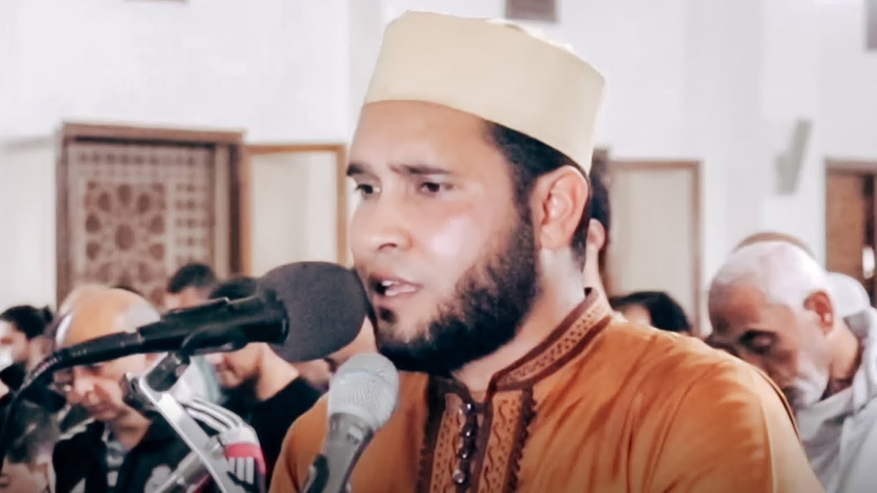 إ ن الل ه ي د اف ع ع ن ال
