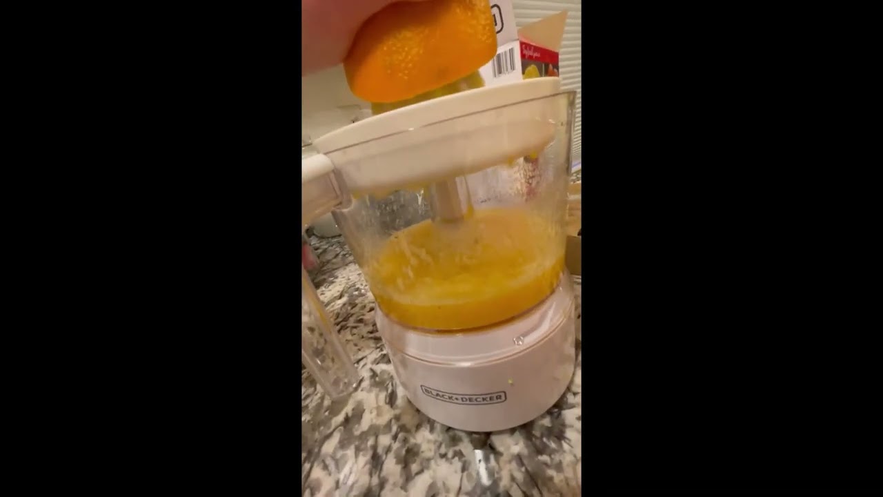 Black & Decker CJ625 Citrus Juicer Demonstration 