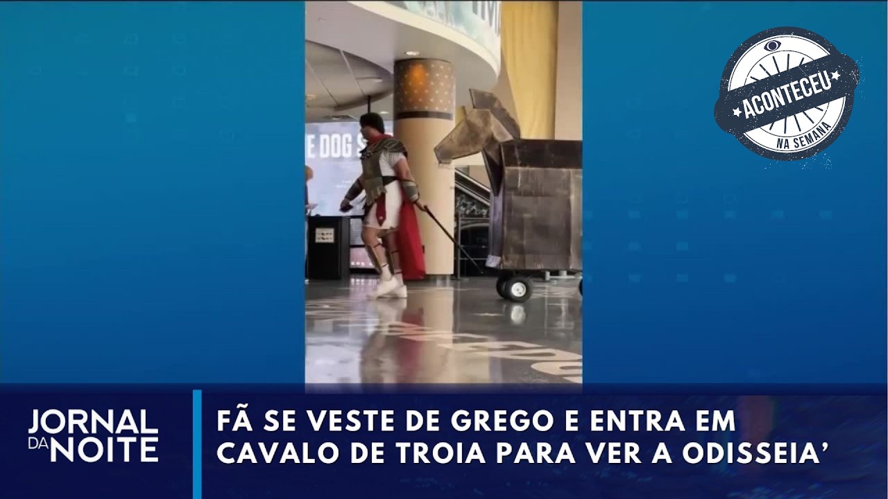 Fã se veste de grego e entra em cavalo de Troia para ver "A Odisseia" | Aconteceu na Semana