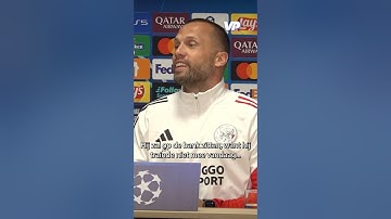 John Heitinga 🤝 De Italiaanse journalist! 😂🇮🇹 #Ajax #Amsterdam #ChampionsLeague