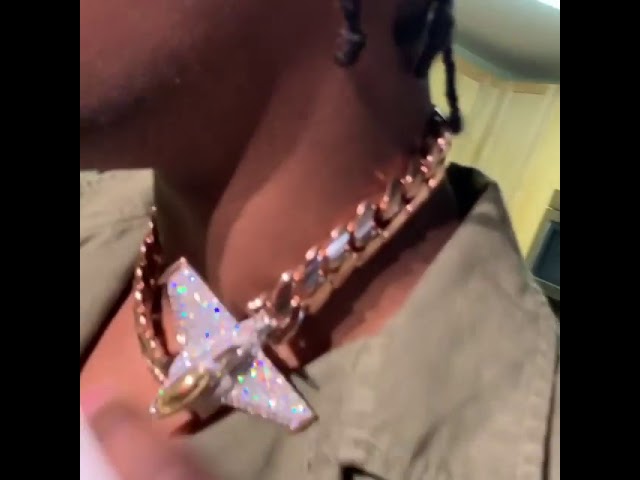 Guarda Jetsonmade Flexing his Dope Chain su YouTube Guarda Jetsonmade Flexing his Dope Chain su YouTube