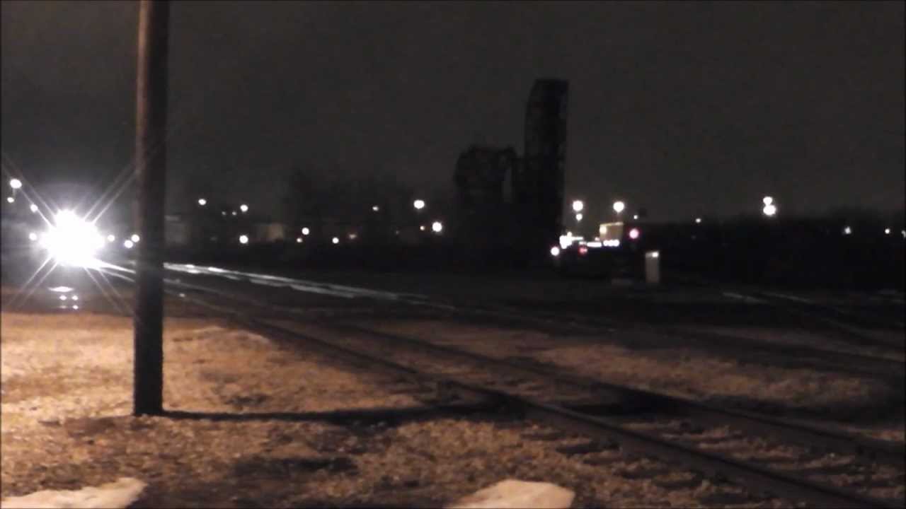 CN M336, IC 1022 East w/ IC 1202, Night at 16th Street Tower, Chicago, 27.01.12
