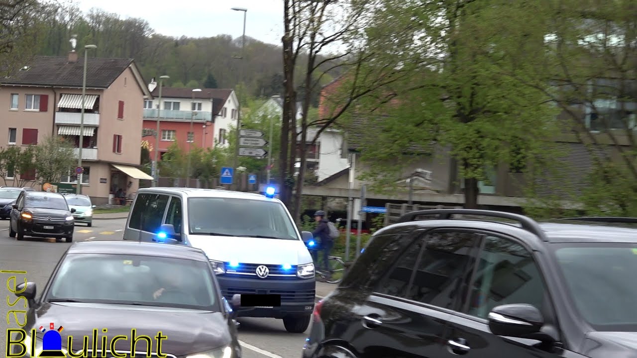 Bundesamt für Zoll & Grenzsicherheit und Feuerwehr Oberwil auf Alarmfahrt zu Bombendrohung