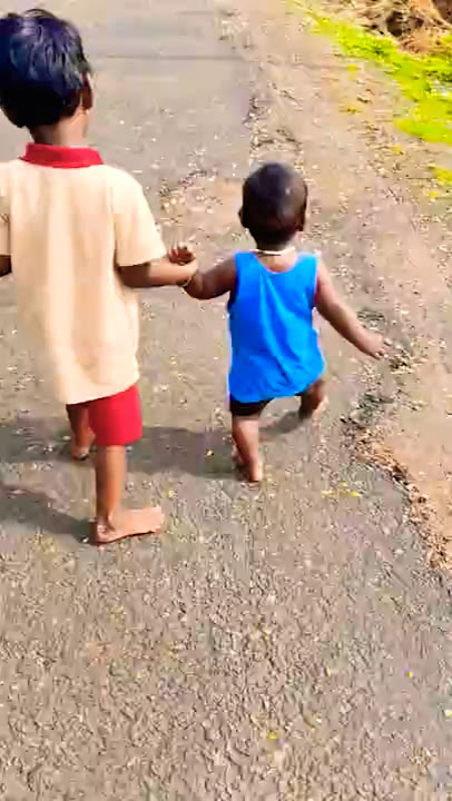 rendu perum enga poittu irukkinga❓😡😡 #merlinsha #jerlinsha #cutebaby #sisters #walking #settaigal
