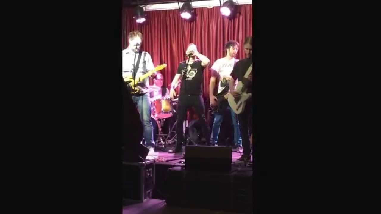 Aguson & Stormen - "En kittlande tanke" (live från Brooklyn Bar)