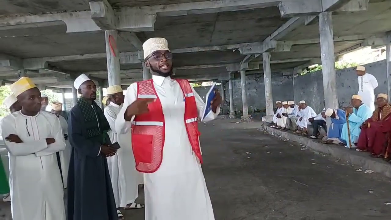 HABARI ZA USIKU NDO UWADE WA TSUNGU LA CROIX ROUGE DE TSINIMOICHONGO SENSIBILISE LE VILLAGE  