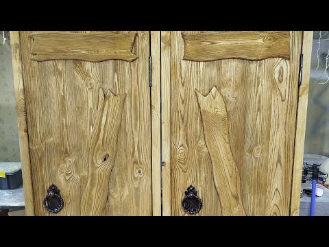Двери из массива дерева под старину