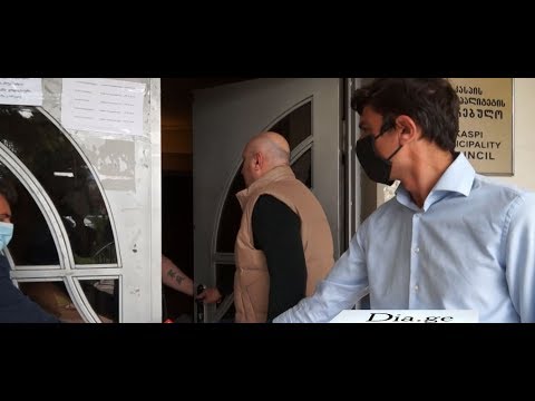 კასპის საკრებულოს შენობაში ჟურნალისტები არ შეუშვეს და ცნობის წარდგენა მოსთხოვეს 4..05.2020