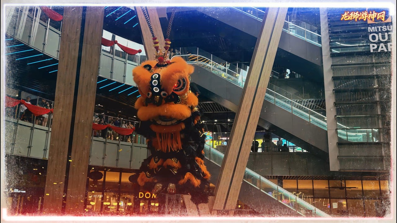 Acrobatic Lion Dance 细雨飘飘中 高桩舞獅 by Ampang Xuan Long 安邦玄龍 @ Lalaport Mall, Malaysia CNY2026 0222