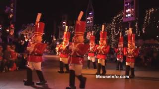 First 2010 Christmas Fantasy Parade Evening Performance (1 of 2)
More pics and info: http://www.mouseinfo.com/forums/disneyland-resort-updates/93092-first-christmas-fantasy-parade-evening-performance-holiday-season.html First 2010 Christmas Fantasy Parade Evening Performance (1 of 2)