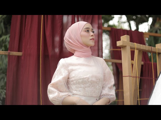 Lesti - Sekali Seumur Hidup | Official Music Video class=