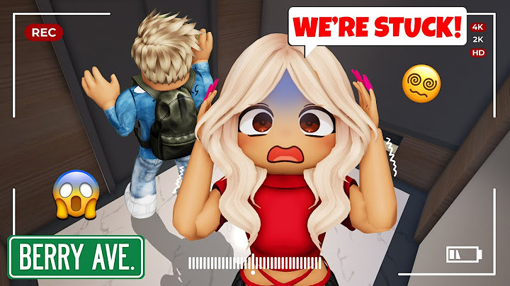 😲 My crush get Stuck with me in Elevator (in Berry Avenue RP) | Sofia Plays