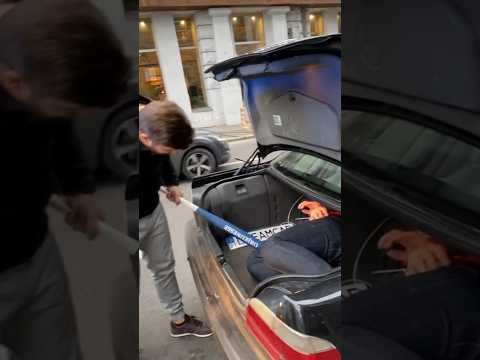 видео: Хозяин  тачки в багажнике, остановили мусора #orjeunesse #полиция