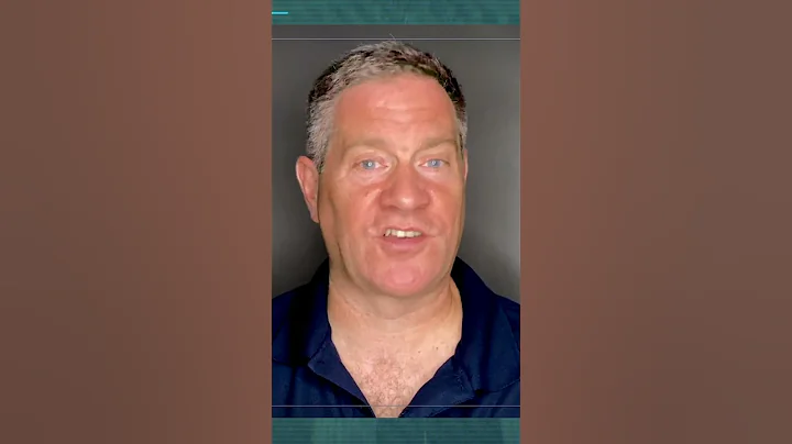 Russian Inmate Tries to Escape from Glass Cage in Court