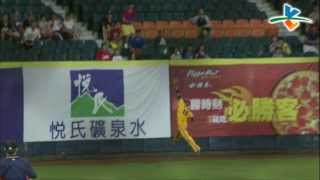 20130705 CPBL 獅VS象 8上 Take左外野深遠二壘安打