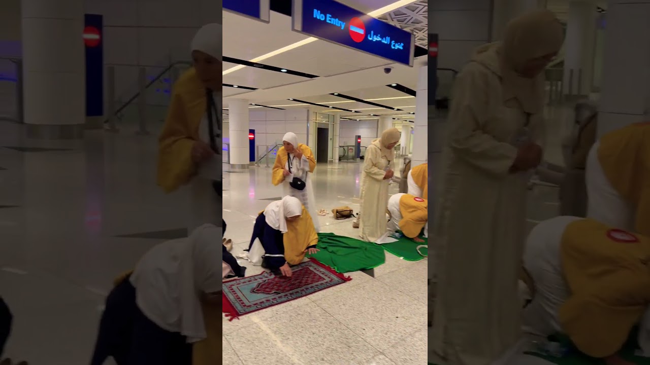 Mashallah😍| Umrah Hajji pilgrims are praying inside the airport | jeddah saudi arabia🇸🇦😍
