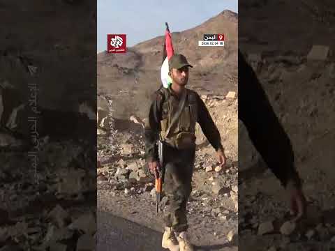 حاملين أسلحتهم وأعلام فلسطين جماعة الحوثي تستعرض الجاهزية القتالية لقواتها الخاصة بمسير عسكري
