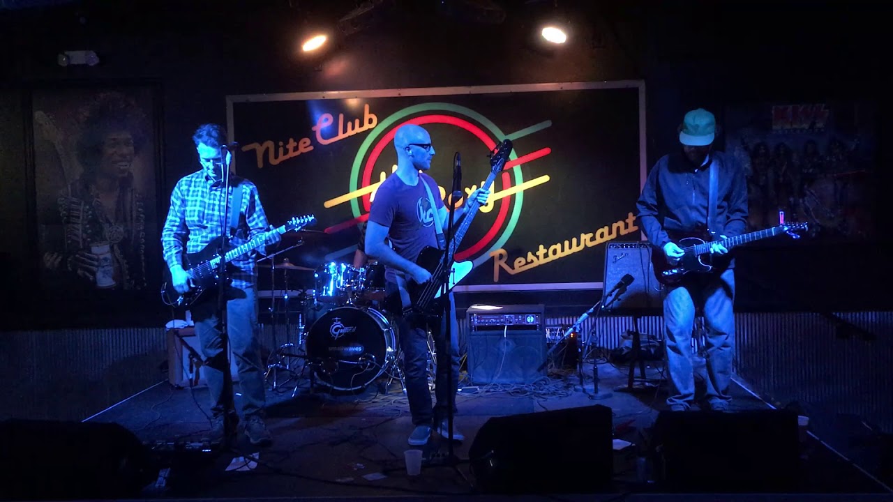 smallwaves - footsteps (the Roxy)