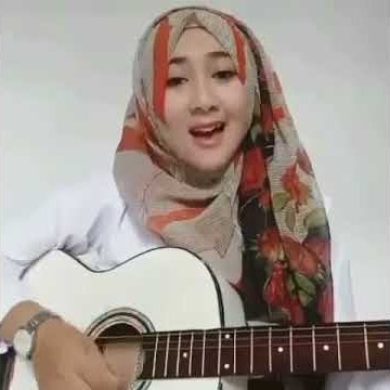 Cewek hijab suaranya bagus sambil main gitar