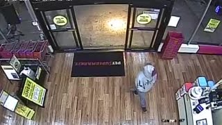 Suspect used pepper spray in Pet Supermarket robbery