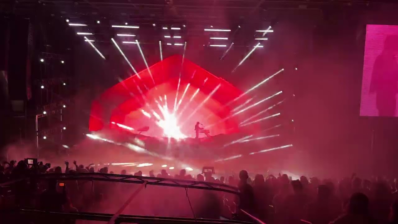 Madeon - All Ur Luv (Victory Live @ Red Rocks)