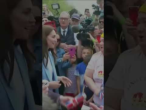 Prince William and Kate on surprise walkabout outside Windsor Castle