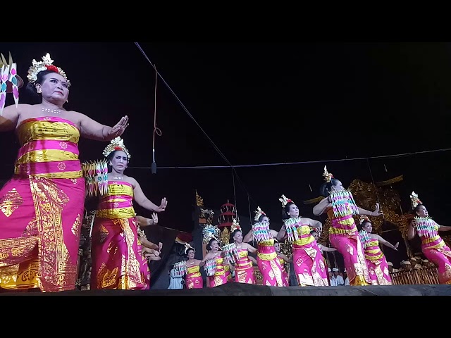 Tari pendet lansia