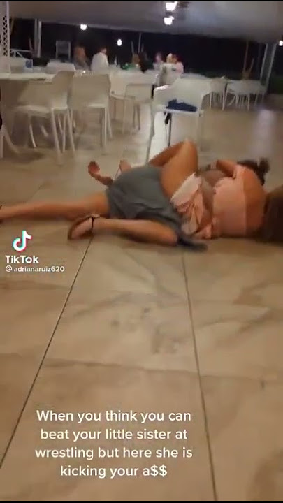 Pertarungan Gadis Hood #gadis #perkelahian #berguling #ohno #keren #wtf #celana pendek #tiktok