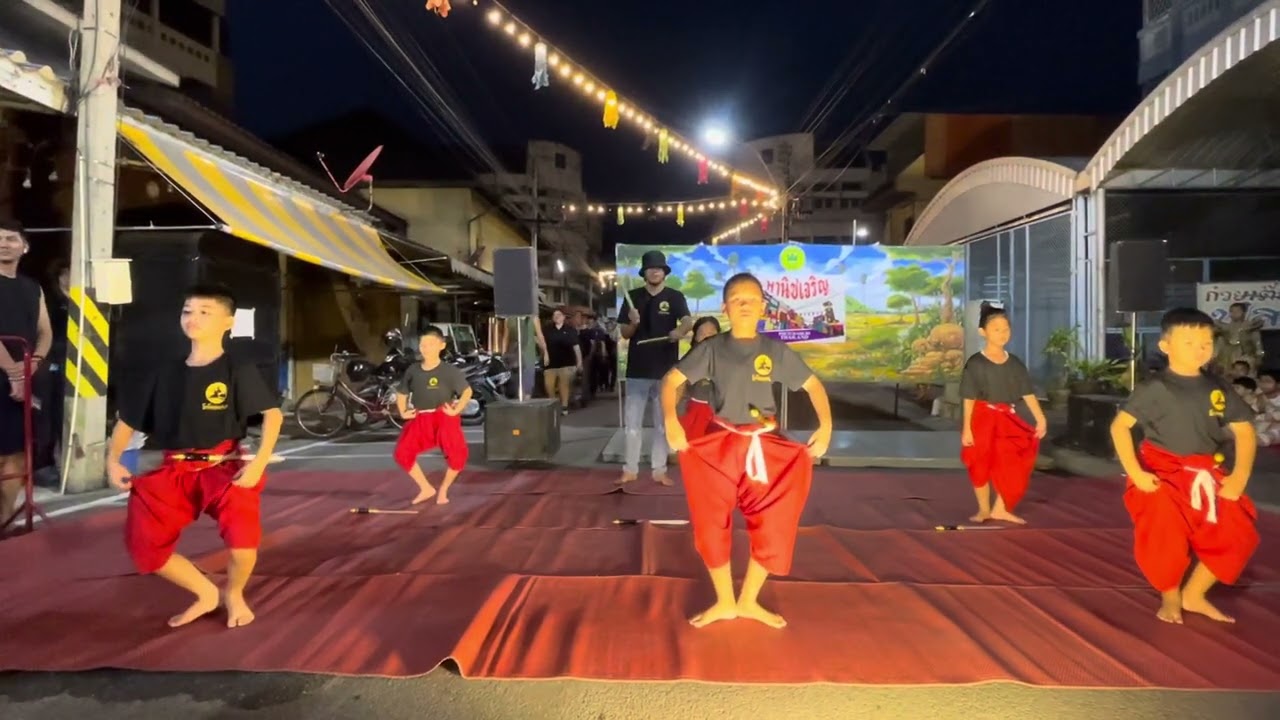 เจ้าโชคดี : การแสดงแม่ท่าโขนลิงและแม่ท่าโขนยักษ์แห่งโรงโขนเพชรบุรี🐒 #โขนเด็กตัวเล็ก #โรงโขนเพชรบุรี