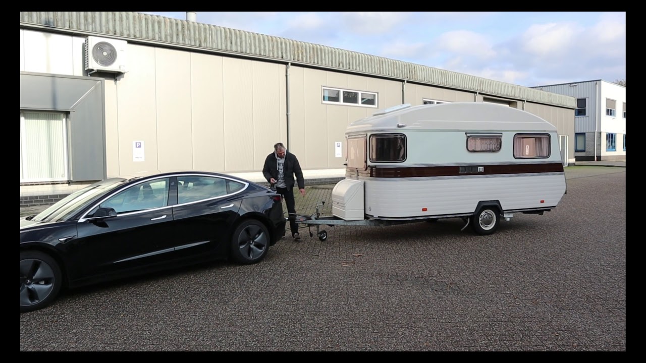 Constructam oldtimer caravan met volautomatische caravanmover Reich Easydriver Pro 1.8