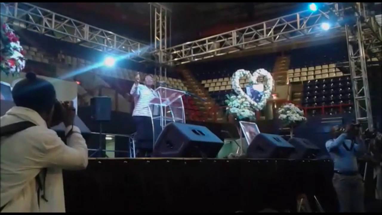 fmi Dancing fans remember Mandoza