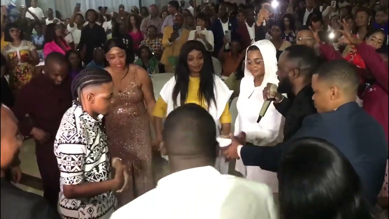 ANGEL GLAMOUR SE CONVIERTE EN CRISTIANO ✝️