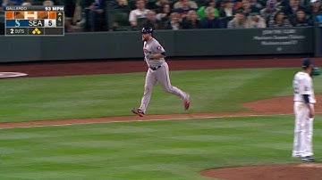 HOU@SEA: McCann brings home a run with a walk