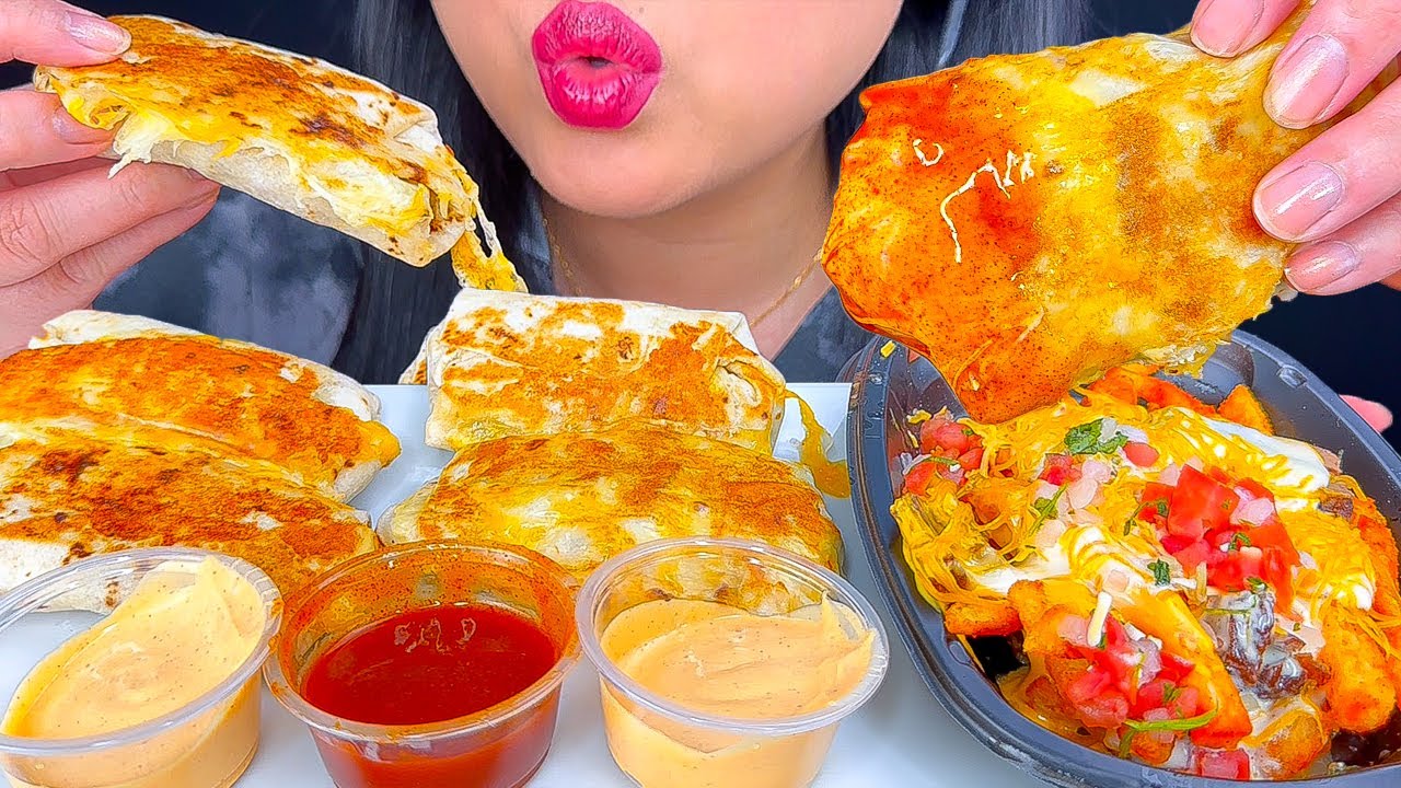 TACO BELL NEW CHEESY DIPPING BURRITOS AND STEAK GARLIC NACHO FRIES | MUKBANG | ASMR Phan