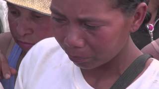 Madagascar - Le rite de retournement des morts