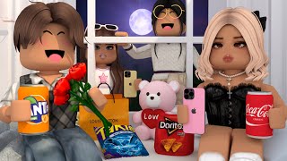 MY FIRST DATE WITH EZRA IN COLLEGE! *THE START OF OUR LOVE STORY* VOICE Roblox Bloxburg Roleplay