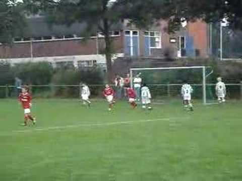 Ronald met een goede goal. blunder keeper