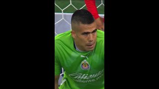 🥅  ¡POSTEEE! Reyes remata de cabeza y sacude el arco! | Chivas 0-1 América | CL2023 - Semis | TUDN screenshot 2