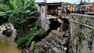 KEDIRI - Hujan Deras Membuat Sungai Meluap & Mengakibatkan 3 Kios Dan 1 Rumah Warga Amblas