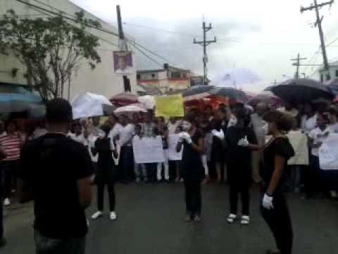 POR SILENCIO MARCHAN EN VA cristobal balenciaga