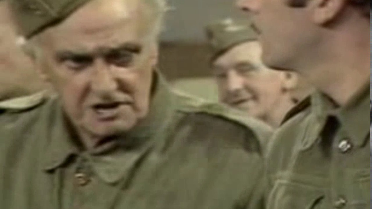 Dad’s Army – Man Hunt – … It was a British parachute!… – NL subs