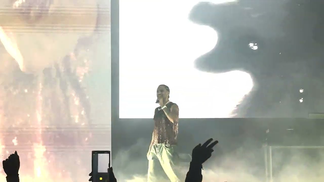 Trey Songz Performs at the Millennium Tour in Philadelphia