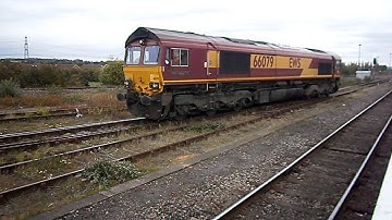 DB Schenker Class 66: no 66079 Moves Around Didcot Yard On The 08/10/2011