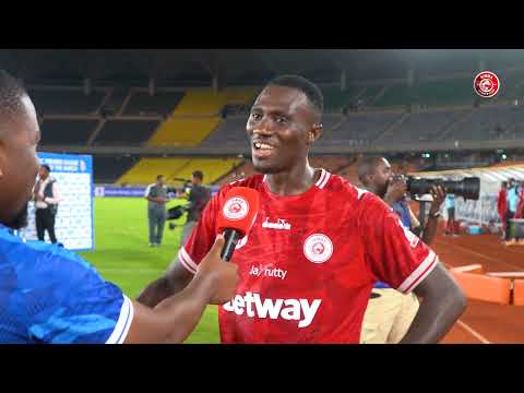 CHAMOU KARABOUE NA FURAHA ISIYOPIMIKA BAADA YA KUFUNGA GOLI LAKE LA KWANZA TOKA ASAJILIWE SIMBA