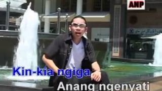 Video thumbnail of "Rickie Andrewson-ukai lawa ukai sumbung"
